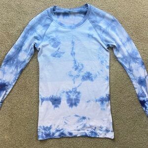 Lululemon women’s blue tie dye size 4 top